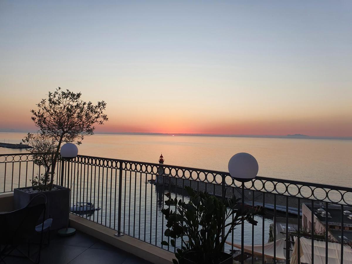 Des Gouverneurs Hotel 4*
