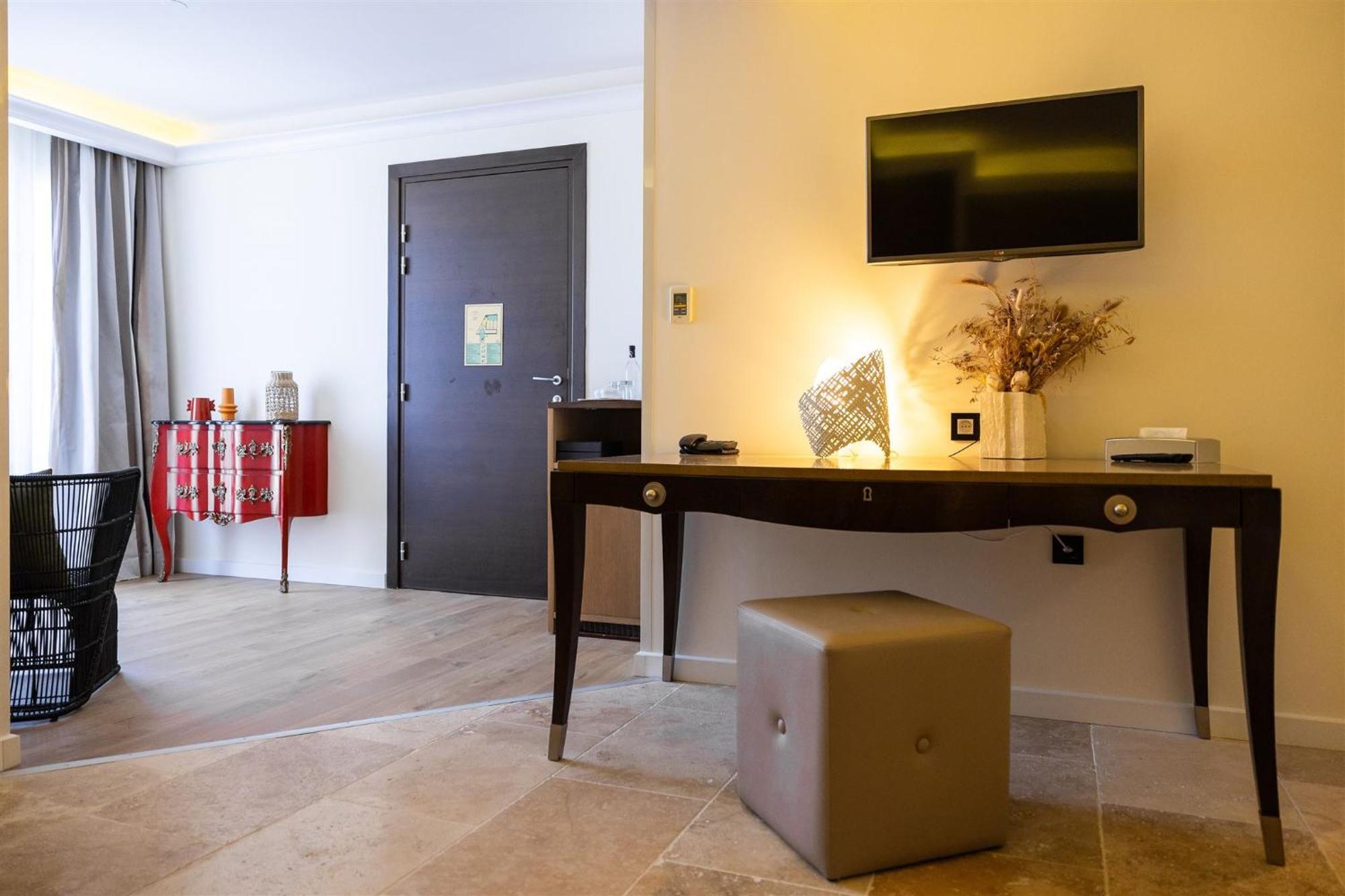 Des Gouverneurs Hotel 4*