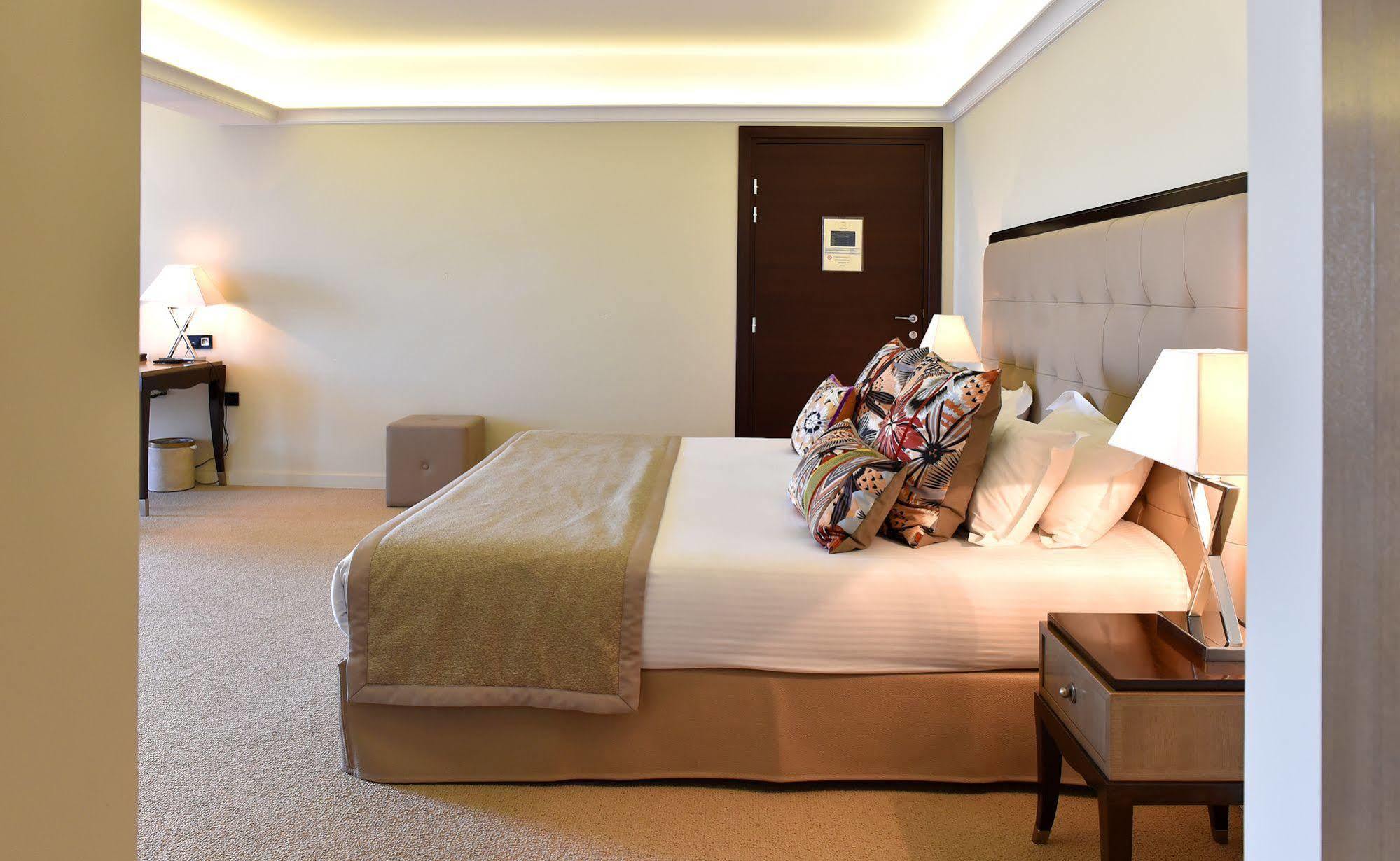 Des Gouverneurs Hotel 4*